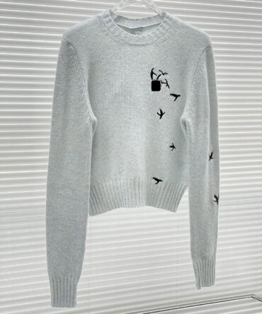 Women Comfortable Sweater Winter Warm Penguin embroidered logo Pullover Sweater