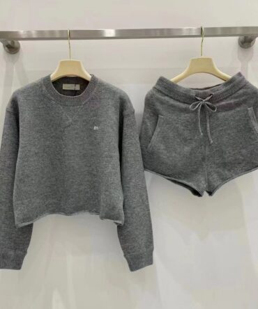 New Fashion Gray Color Wool Knitted Letter Embroidery Logo Sweater Winter Casual Loose 2 Piece Set Sweater Shirt Shorts